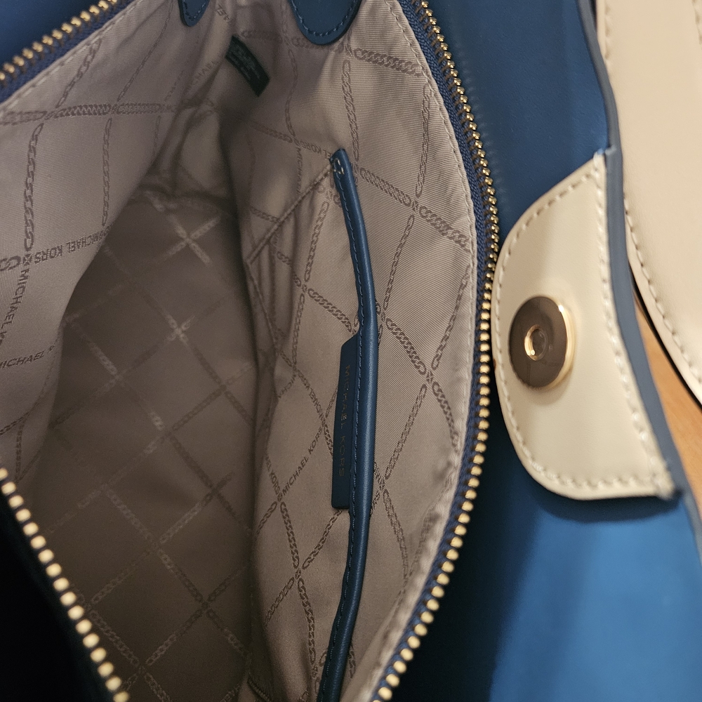 Michael Kors Bedford Bucket Bag Blue Tan Like New Classy Elegant Denim - Picture 6 of 9